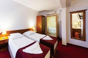 Posteľ alebo postele v izbe v ubytovaní Hotel Zawisza