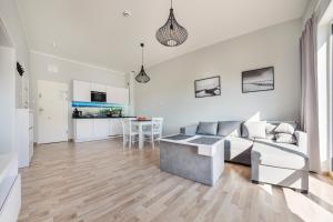 Kuchyňa alebo kuchynka v ubytovaní Apartamenty Sun & Snow Seaside Grzybowo