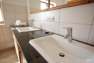 A bathroom at Ferienhaus "Schneider"