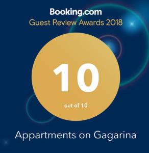 カリーニングラードにあるAppartments on Gagarinaの十番の黄色い円