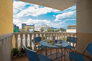 A balcony or terrace at SingularStays Puzol Beach VII