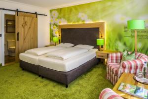 Postel nebo postele na pokoji v ubytování Hotel Kleins Wiese + 37 fotografií