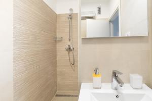 Et badeværelse på Bellevue apartment + 27 billeder