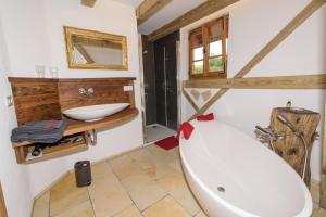 Ένα μπάνιο στο Chalet Landsberg