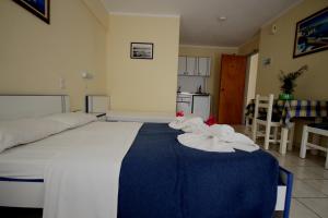 Un pat sau paturi într-o cameră la Minas Apartments