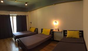 En eller flere senge i et værelse på Best Bed Suvarnabhumi Hostel
