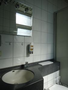 A bathroom at Hotel Schweizer Hof