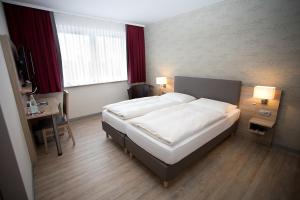 
Ein Bett oder Betten in einem Zimmer der Unterkunft Hotel Restaurant Conni
