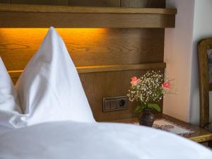 Postel nebo postele na pokoji v ubytování Guesthouse Pension Grafenstein