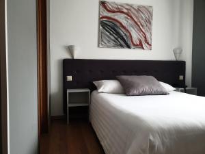 Ein Bett oder Betten in einem Zimmer der Unterkunft Yasha Hotel