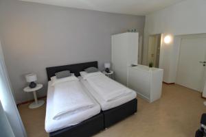 A bed or beds in a room at Maria von Buol - Wohnen in Kaltern