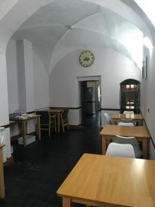 Reštaurácia alebo iné gastronomické zariadenie v ubytovaní Albergue las Veletas