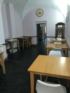 Reštaurácia alebo iné gastronomické zariadenie v ubytovaní Albergue las Veletas