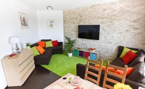 Televízia a/alebo spoločenská miestnosť v ubytovaní APARTAMENT CENTRUM - 2 z miejscem parkingowym