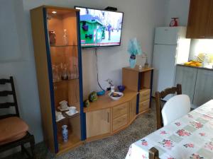 TV a/nebo společenská místnost v ubytování Apartment Sveti Jakov 37