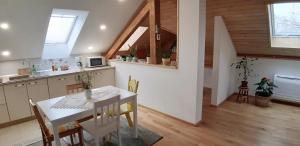 Ảnh trong thư viện ảnh của Prenočišča Angelin hram, Tiny Apartments ở Markovec