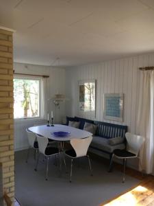 a living room with a table and a couch at Midtvejshuset in Rønne
