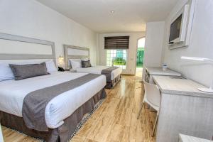 Postel nebo postele na pokoji v ubytování Hotel Splash Inn + 17 fotografií