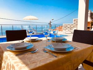 Posezení v ubytování Villa da Bisa with heated swiming pool