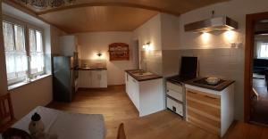 A kitchen or kitchenette at Ferienhaus Schlossblick