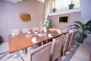 TV a/nebo společenská místnost v ubytování Cumbali Suite Hotel
