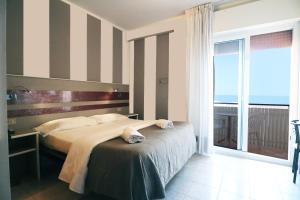 Postel nebo postele na pokoji v ubytování Hotel Righetto Fronte Mare