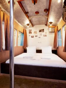 Postel nebo postele na pokoji v ubytování Hotel Not Hotel Amsterdam