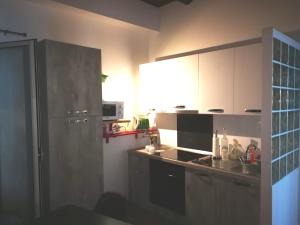 A kitchen or kitchenette at Stranizza d'amuri, al Capo vero cuore di Palermo vedi anche atocà1