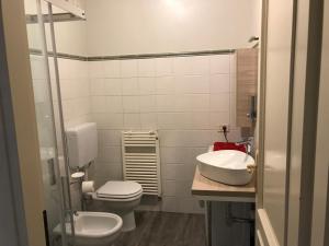 a bathroom with a toilet and a sink at Grazioso Bilocale Metrò/Centro in Brescia +7 photos