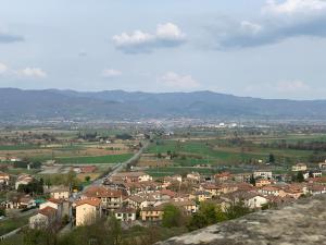 A general mountain view or a mountain view taken from a vendégházakat