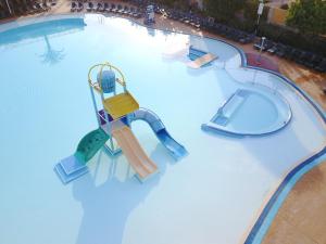 Basen w obiekcie Apartamentos Turisticos Terralta lub w pobliżu