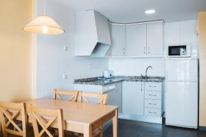 Kuchnia lub aneks kuchenny w obiekcie Apartamentos Turisticos Terralta
