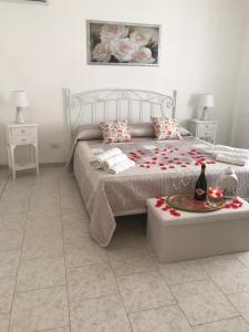 Een bed of bedden in een kamer bij Il Paradiso Di Bernardo