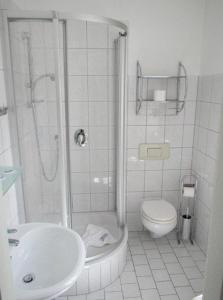 Koupelna v ubytování Hotel Pension Am Kurzentrum