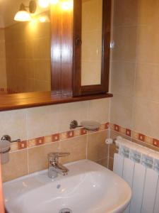 a bathroom with a sink and a mirror at B&B 1646 Pozzilli in Pozzilli