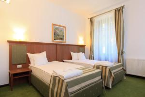 Postel nebo postele na pokoji v ubytování Hotel Palace