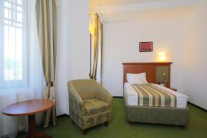 Postel nebo postele na pokoji v ubytování Hotel Palace