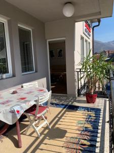 a patio with a table and chairs on a balcony at Apartmani Alo Alo (kod Mikija) in Plav