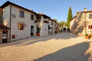 a cobblestone street in a village with buildings at Relais Borgo Torale in Passignano sul Trasimeno