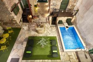Bazén v ubytování Athenian Residences nebo v jeho okolí