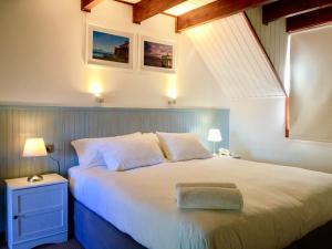 Postel nebo postele na pokoji v ubytování Hotel Frutillar + 37 fotografií