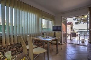 TV a/nebo společenská místnost v ubytování Apartment Ena 1