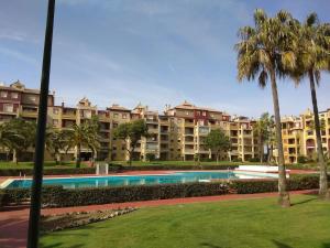 Bazén v ubytování ISLA CANELA URBANIZACION ALCAUDON APARTAMENTO 50M PLAYA nebo v jeho okolí