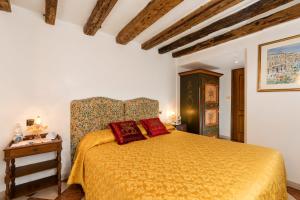 Postel nebo postele na pokoji v ubytování Luxury Venetian Rooms
