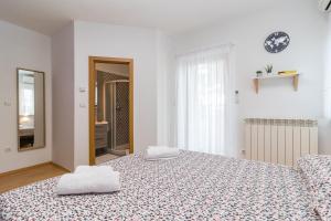 Postel nebo postele na pokoji v ubytování Apartment Anton, Fazana
