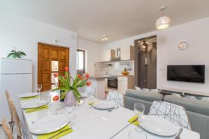 Kuchyň nebo kuchyňský kout v ubytování Apartment Anton, Fazana