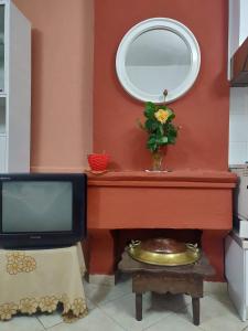 TV a/nebo společenská místnost v ubytování Private Apartment Elbasan Historic Center