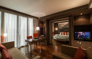 A television and/or entertainment centre at Ramada Plaza by Wyndham Milano