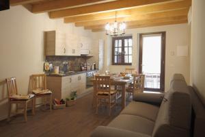 A kitchen or kitchenette at AGRITURISMO CORTE FONTANA Még 22 kép