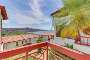 Vom Balkon eines Hauses genießen Sie Meerblick. in der Unterkunft Villas @ Villa Sol in Guanacaste
